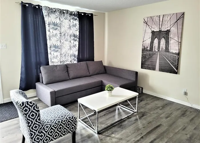 Cozy 4 Bedroom Townhouse - Peaceful Feel Of Home
